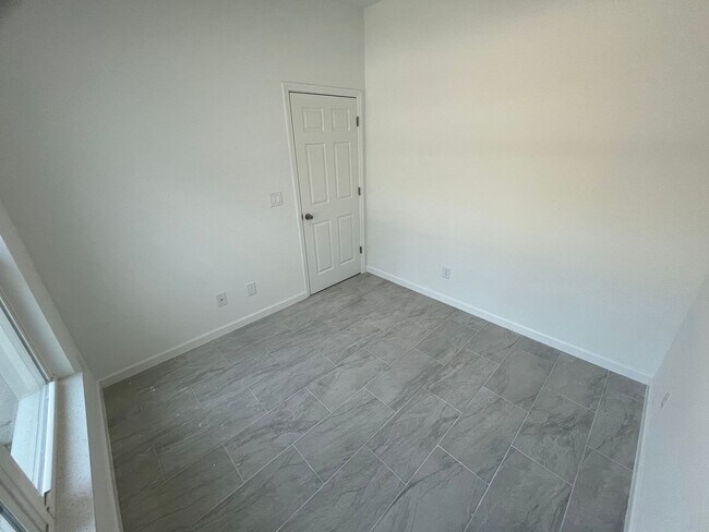 Foto del edificio - MODERN BRAND NEW 4BD/2BA RETREAT IN LEHIGH ACRES!
