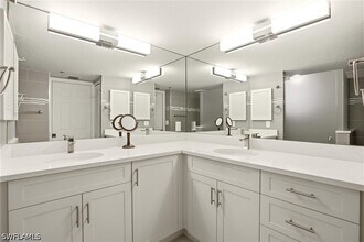 Building Photo - 5550 Heron Point Dr