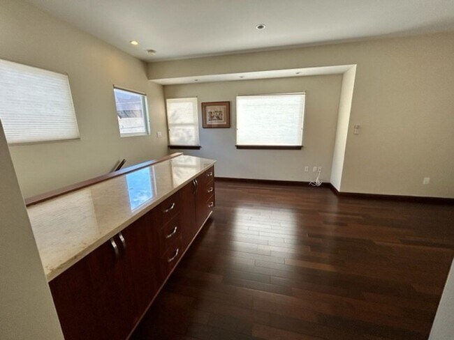 Foto del edificio - Like New Single Family Home in McCully!