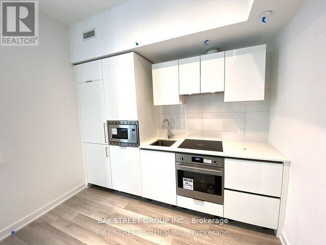 Building Photo - 238 Simcoe St