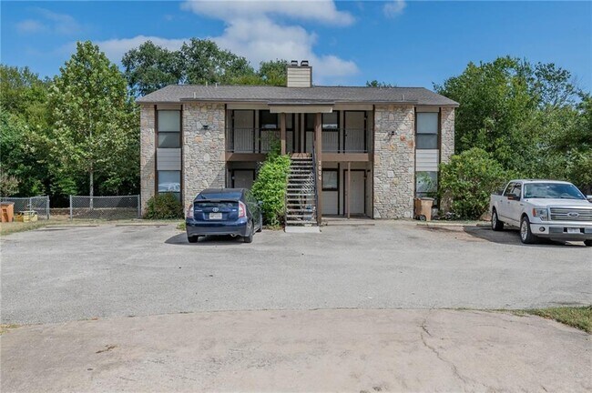 Front Elevation - 7000 Oak Meadow Cir