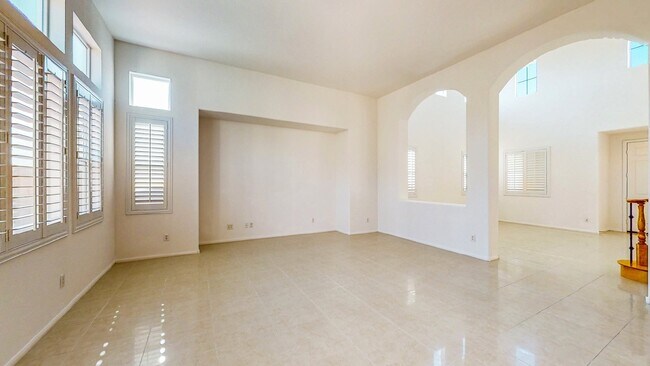Building Photo - Beautiful 4 bedroom 3 full bath home with ...