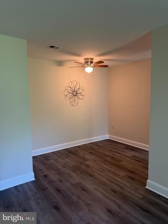 Foto del edificio - 8395 Buttress Ln