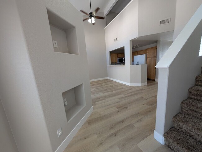 Foto del edificio - 2 bedroom Gated Community on LV BLVD