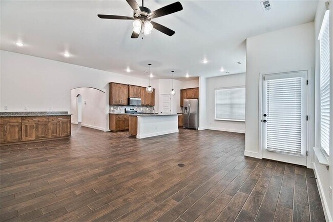 Foto del edificio - 2140 Bluestem Dr