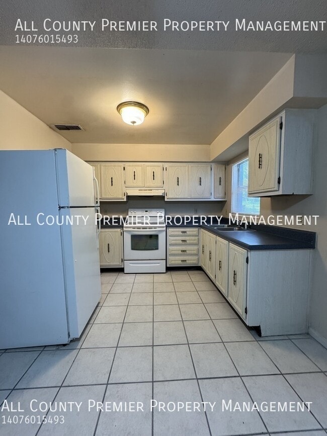 Building Photo - 6400 Swallow Hill Dr