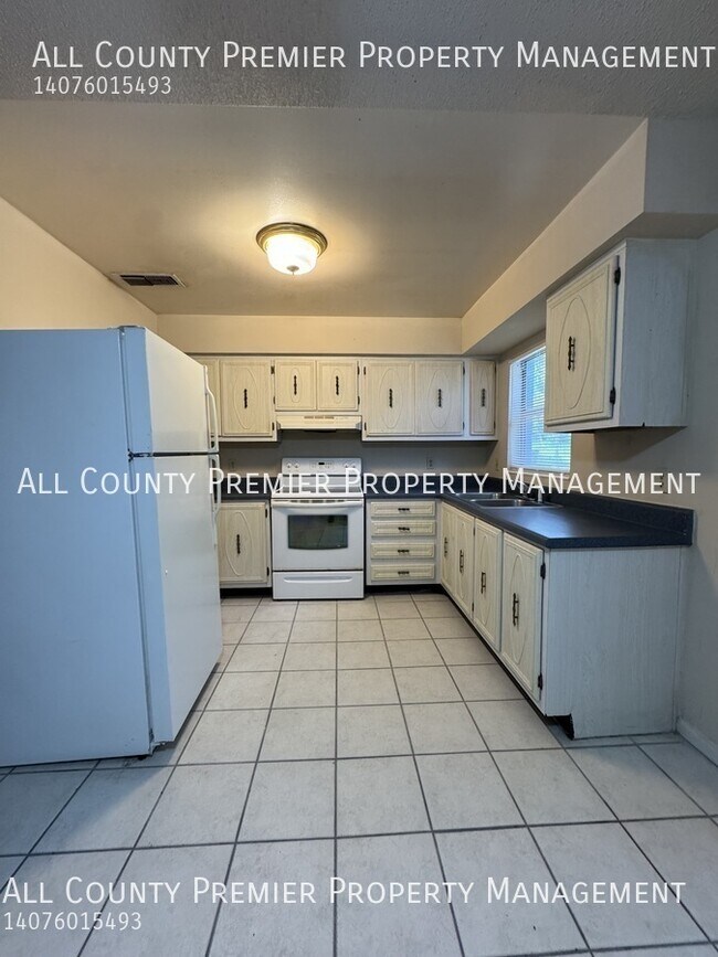 Foto del edificio - 6400 Swallow Hill Dr