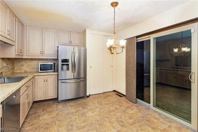Building Photo - 32896 Fern Tree Ln