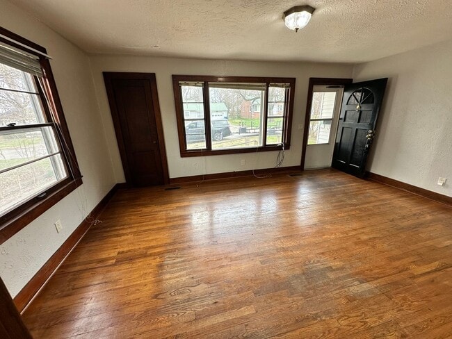 Building Photo - 2 Bed 1 Bath House in Murray