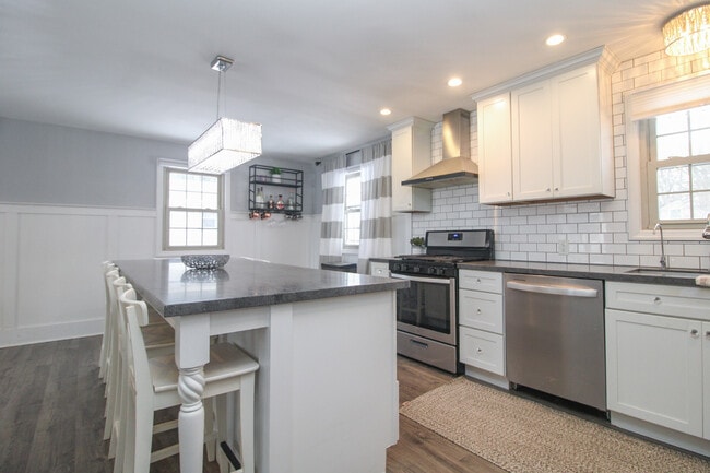 Building Photo - 213 Blueberry Dr