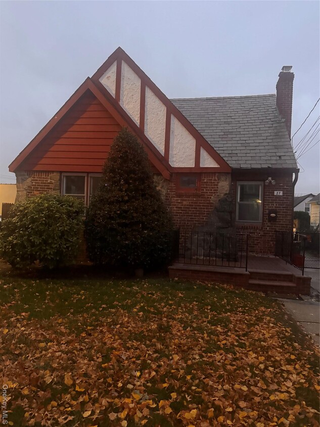 Primary Photo - 17 Madison St