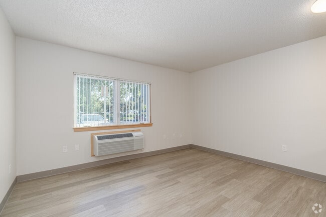 1BR, 1BA - 600SF - Living Room - Holly Tree Village