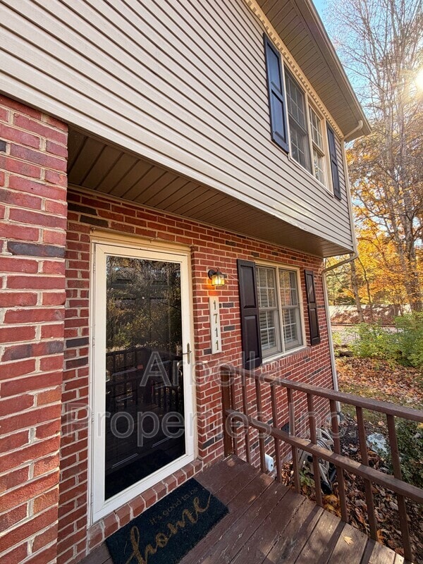 Foto del edificio - 1711 Herrin Dr