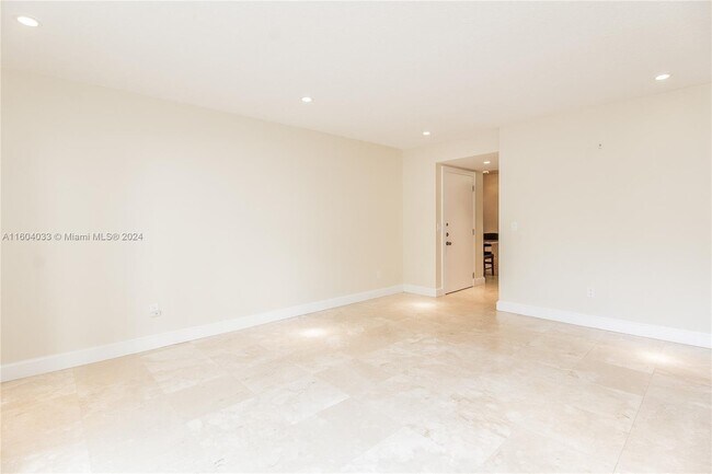 Building Photo - 7755 Southwest 86th Street Apt #C-101, Mia...