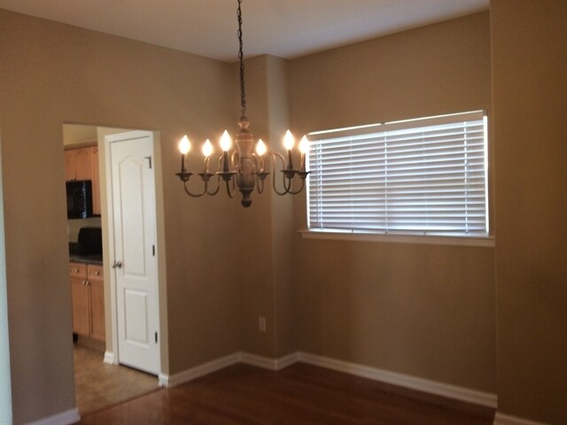 Foto del edificio - 1824 Baslia Ln