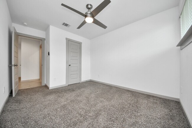 Foto del edificio - 1118 Hyde Lk Ln