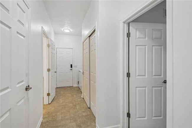 Building Photo - 60 Longnecker St