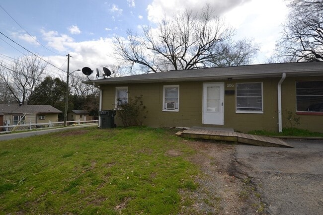 Building Photo - Duplex in Historic Downtown Monroe