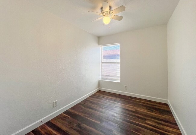 Building Photo - 317 N 17th Dr