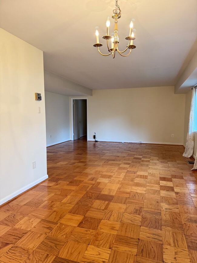Foto del edificio - Commuter’s Dream! Large 2BR/2BA Condo Step...