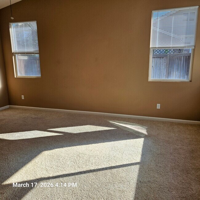 Building Photo - 916 Sawyer Way