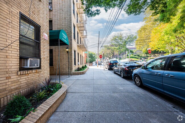 Foto del edificio - Oakwood Court