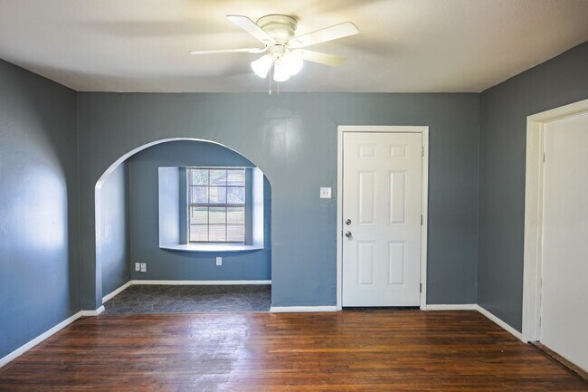 Building Photo - Casas De Kevin