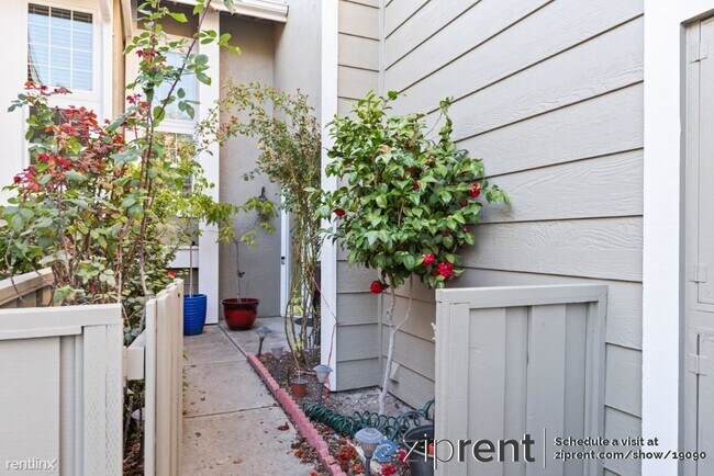Building Photo - 3 br, 2.5 bath Townhome - 4812 Touchstone ...