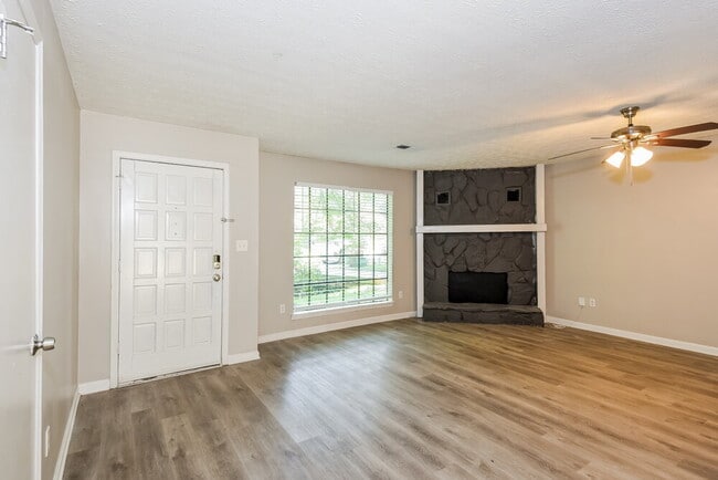 Foto del edificio - 440 Creekside Ct