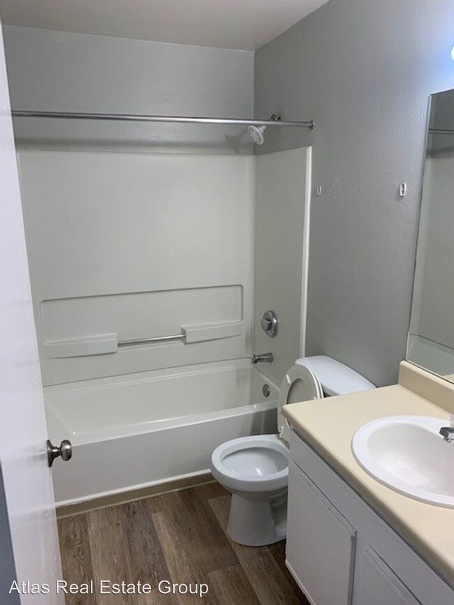 Building Photo - 526 Comanche Village Dr