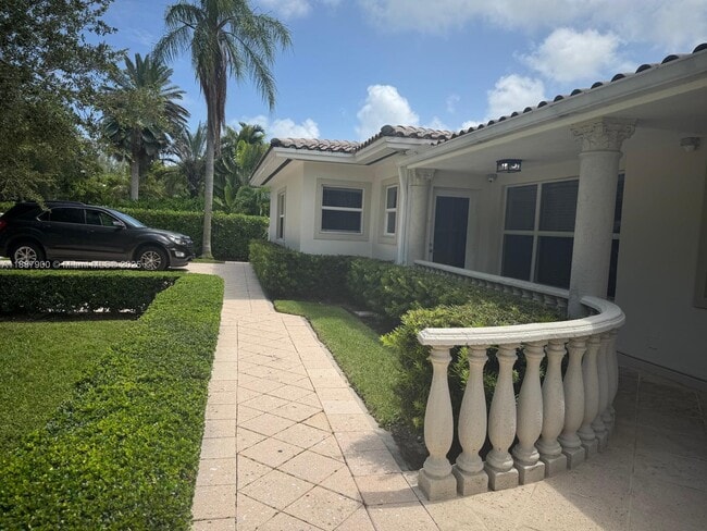Building Photo - 4804 University Dr
