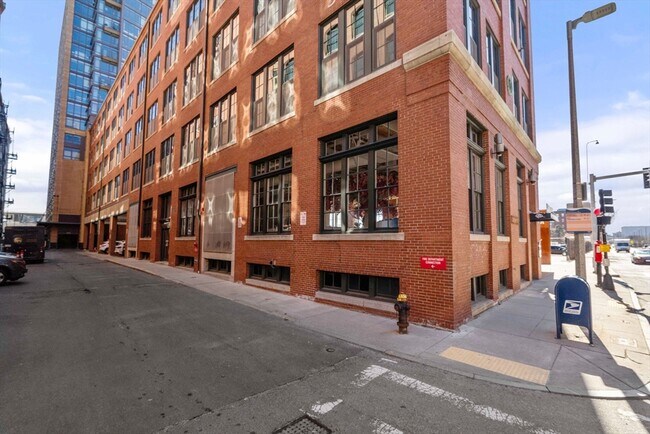 Building Photo - 319 A St