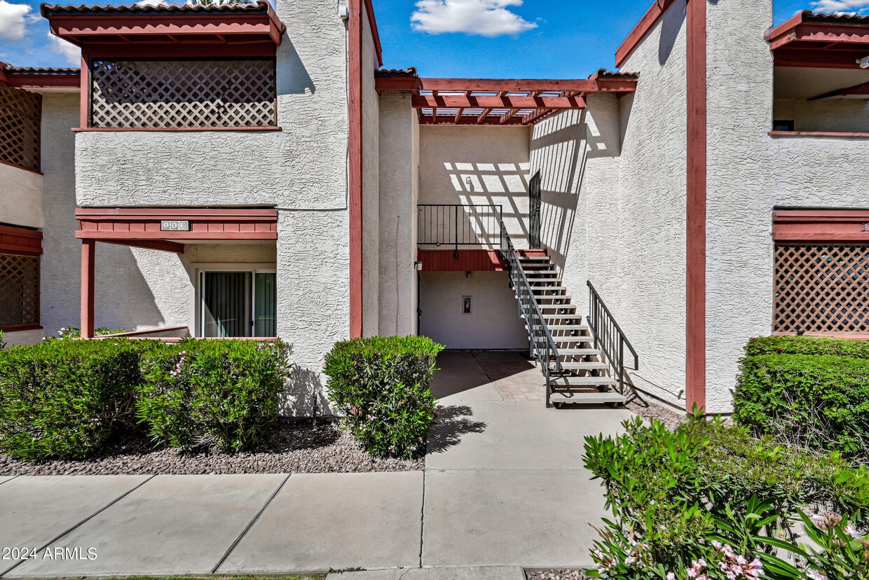 Primary Photo - 4211 E Palm Ln