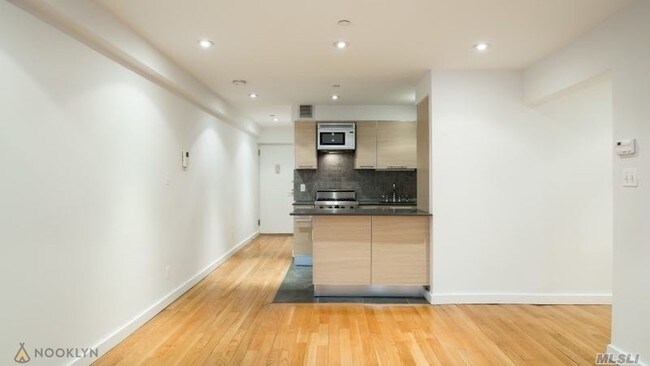 Foto del edificio - 213 E 81st St