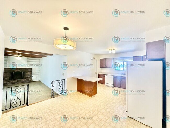 Building Photo - Welcome to your dream home!