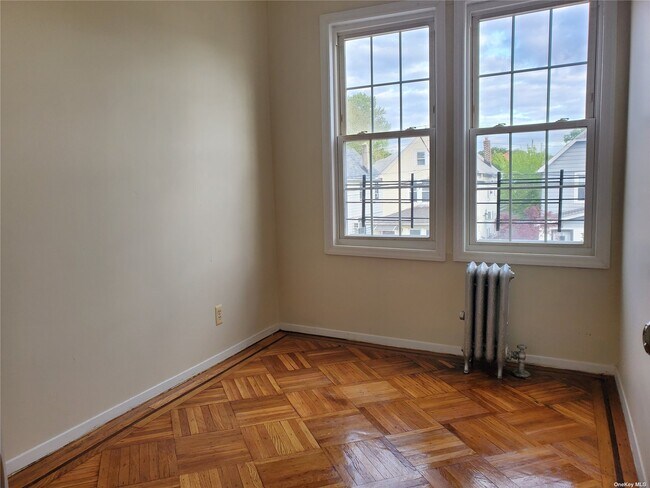 Foto del edificio - 189-29 43rd Rd
