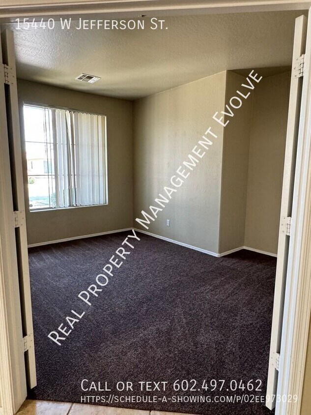 Foto principal - 15440 W Jefferson St