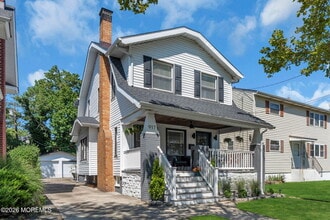 Building Photo - 917 4th Ave
