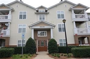 Foto principal - First Floor Condo in Cornelius-2 Bedrooms ...