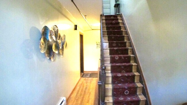 Building Photo - Real Time Virtual Tour!