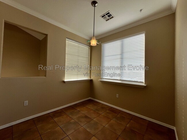 Building Photo - 2992 N Miller Rd