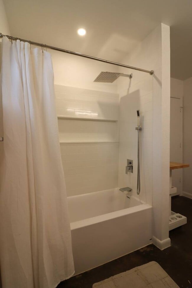 Building Photo - 1706 Royal Hill Dr