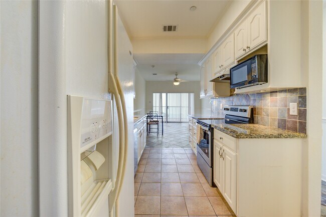 Foto del edificio - 401 Lakeside Ln