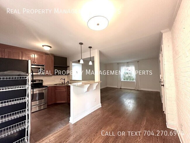 Foto del edificio - 4921 Park Rd