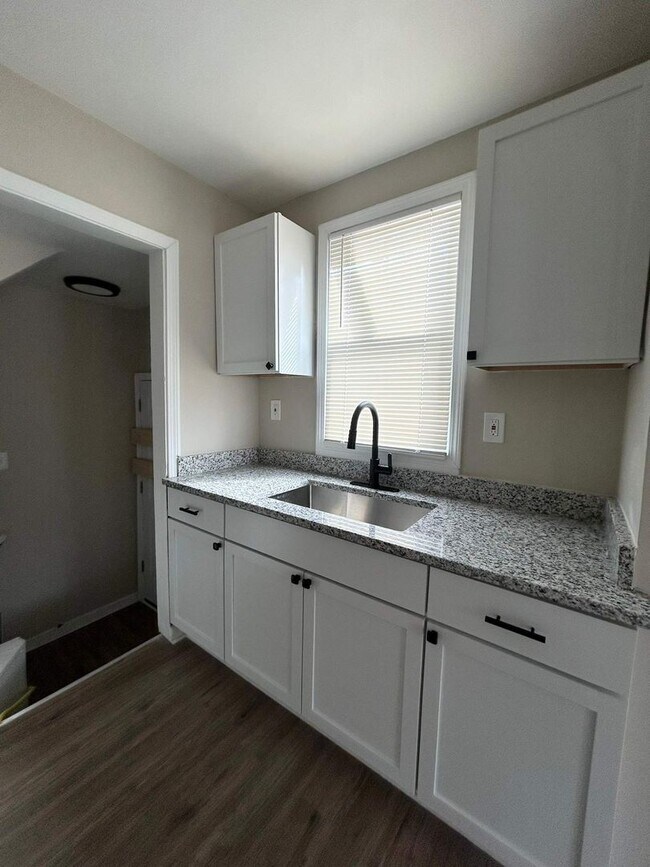 Foto del edificio - Fully Renovated 3-Bedroom Home – Move-In R...