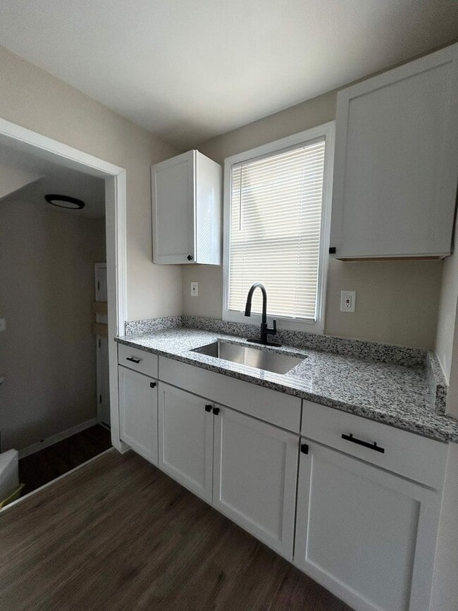 Foto del edificio - Fully Renovated 3-Bedroom Home  Move-In Re...