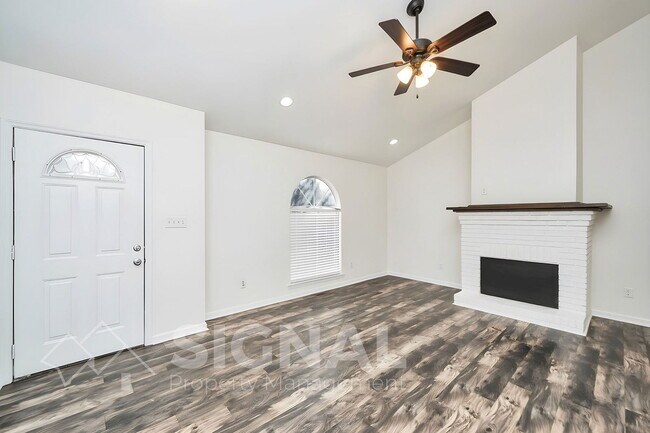 Foto del edificio - 924 Rich Rd