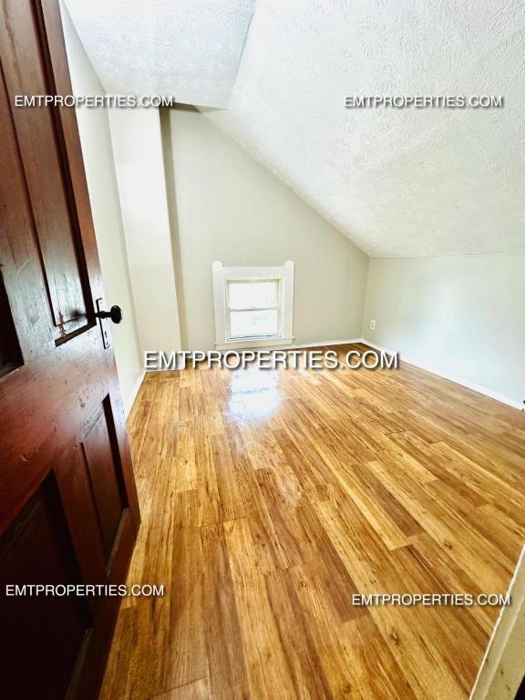 Foto del edificio - 320 W 21st St