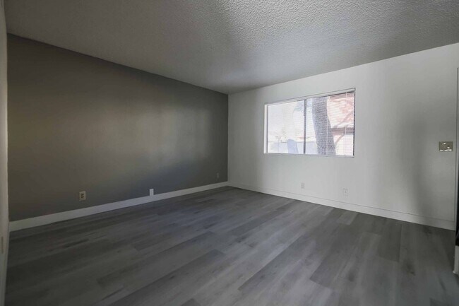 Foto del edificio - FULLY Remodeled 3-Bedroom Townhouse
