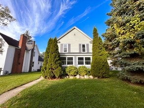 Building Photo - 727 Emerald Ave NE